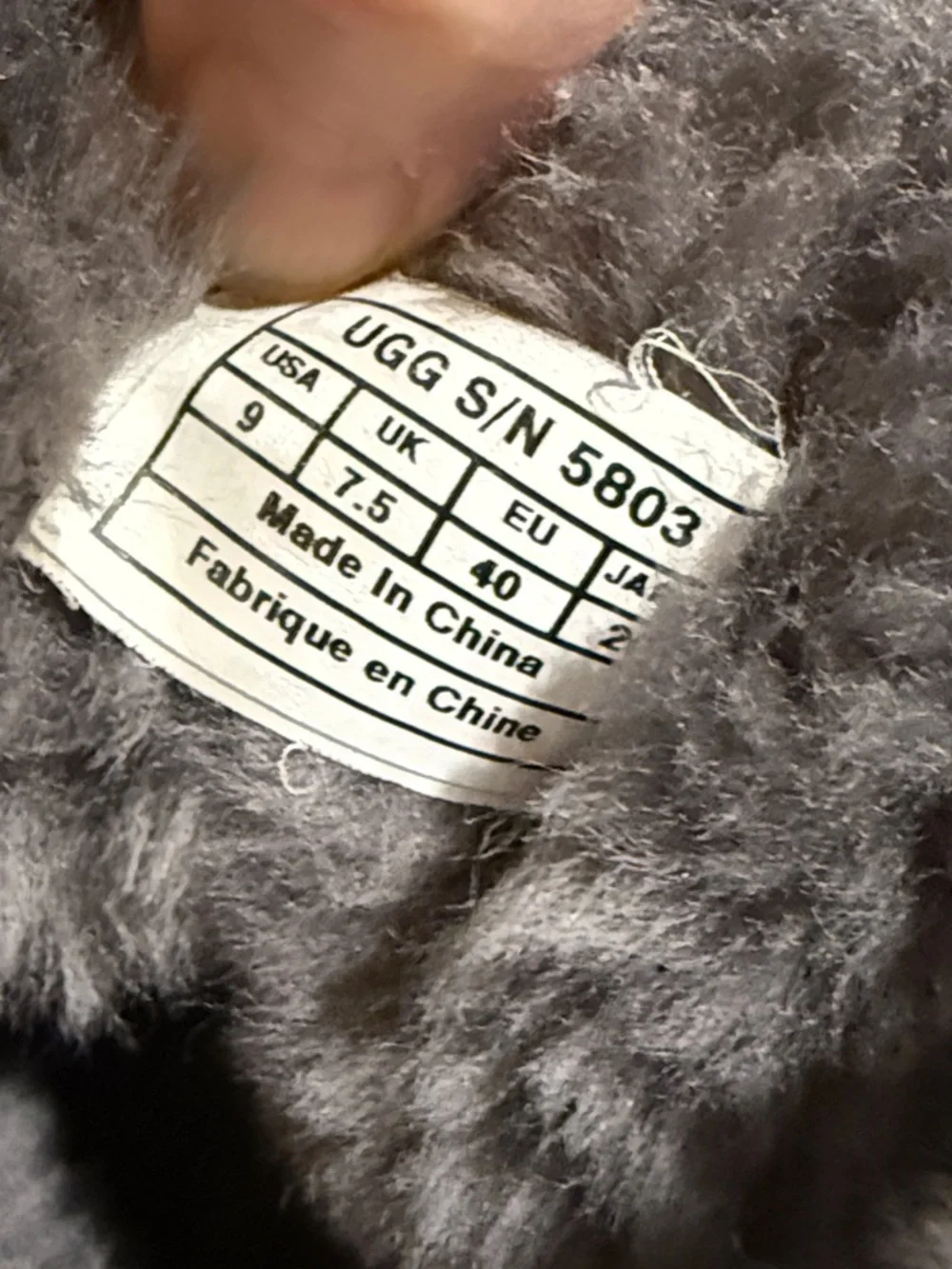 EUC UGG Bailey Button Sheepskin Boots Sz 9